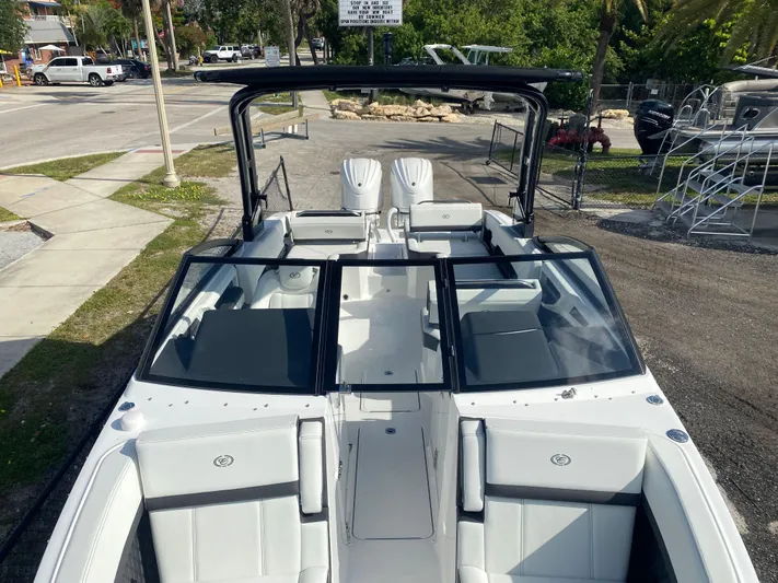  Yacht Photos Pics 2025 Cobalt R8 Ob - Image 10