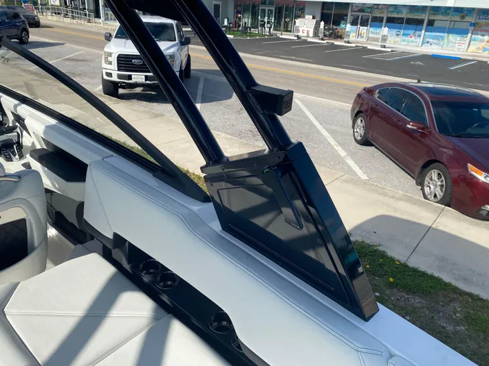  Yacht Photos Pics 2025 Cobalt R8 Ob - Image 13