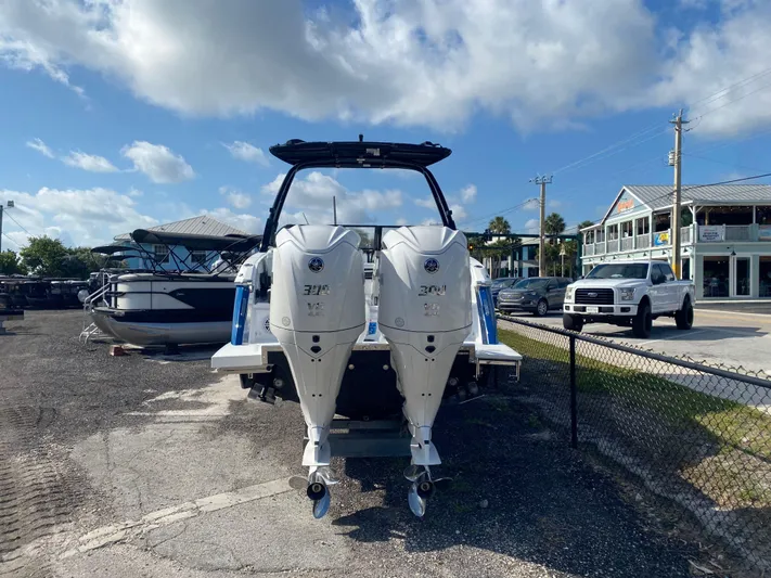  Yacht Photos Pics 2025 Cobalt R8 Ob - Image 3
