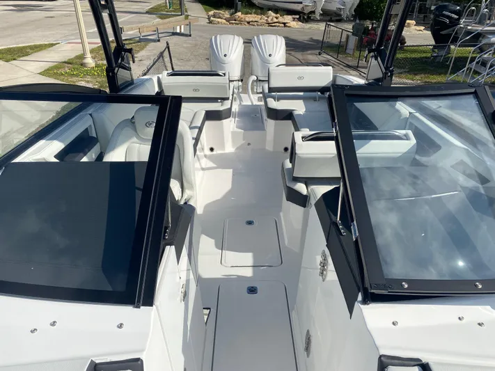  Yacht Photos Pics 2025 Cobalt R8 Ob - Image 7