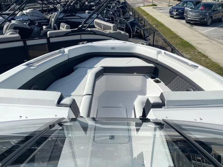  Yacht Photos Pics 2025 Cobalt R8 Ob - Image 6