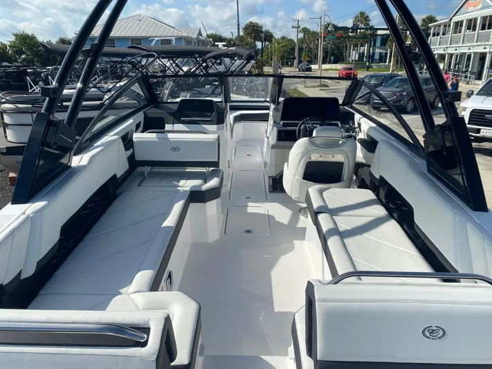  Yacht Photos Pics 2025 Cobalt R8 Ob - Image 4