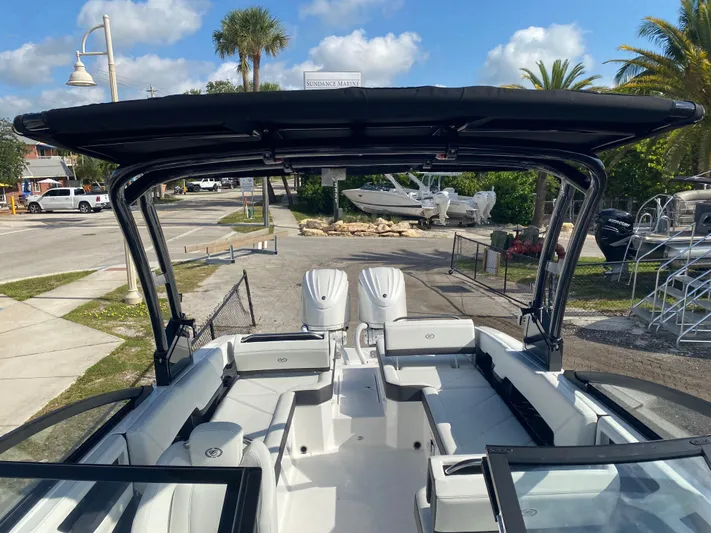  Yacht Photos Pics 2025 Cobalt R8 Ob - Image 8