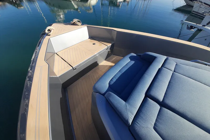  Yacht Photos Pics Luxury Pardo Yachts 43, 2026 model, featuring elegant deck seating and sleek design.