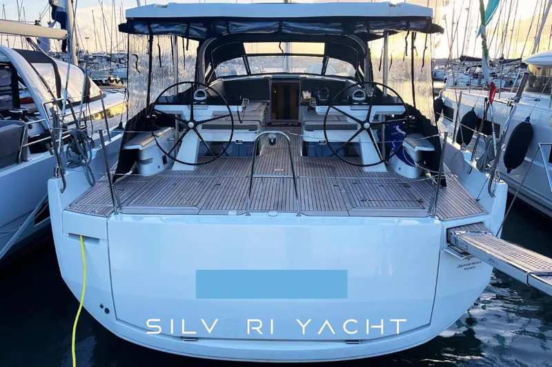  Yacht Photos Pics Jeanneau 65 usato - poppa apribile elettrica