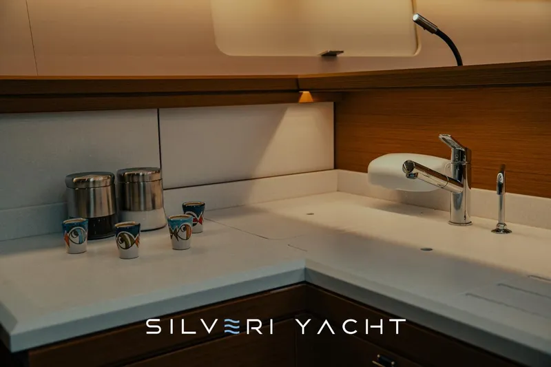  Yacht Photos Pics Jeanneau 65 usato - salone