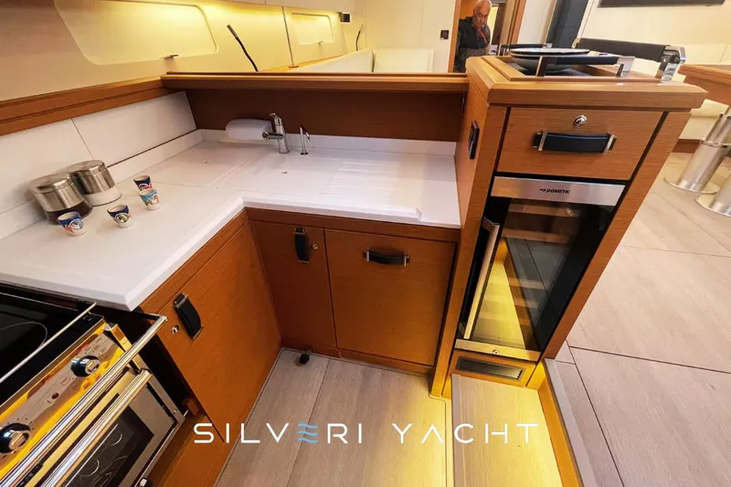  Yacht Photos Pics Jeanneau 65 usato - salone