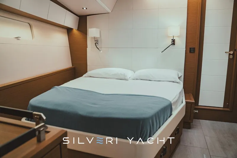  Yacht Photos Pics Jeanneau 65 usato - owner's cabin