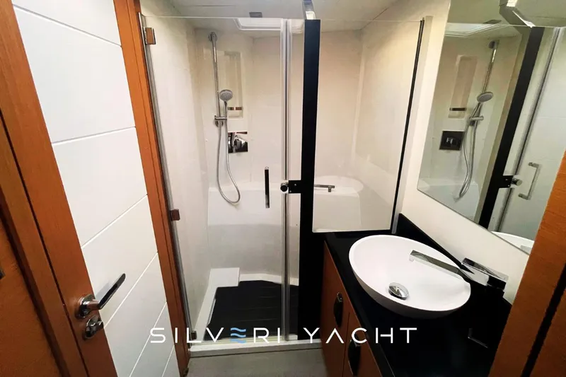  Yacht Photos Pics Jeanneau 65 usato - owner's head