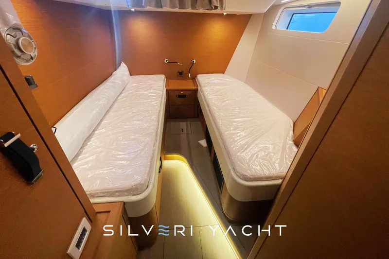  Yacht Photos Pics Jeanneau 65 usato - guest cabin