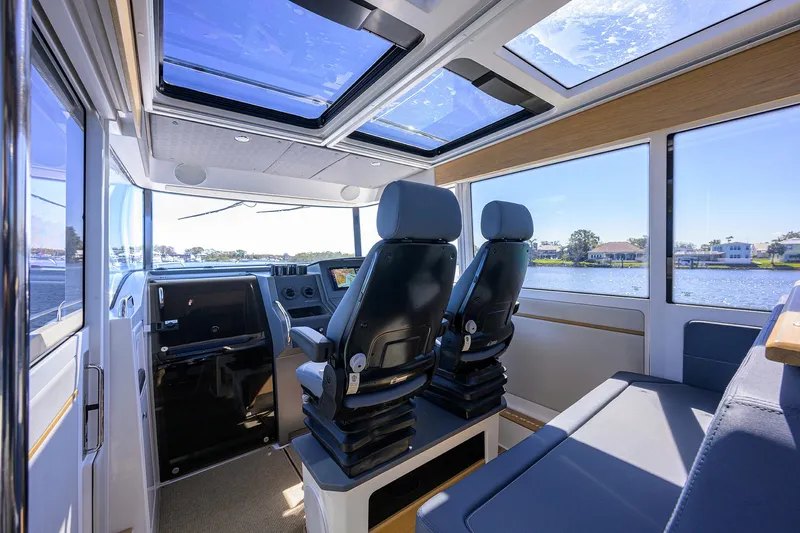 Sea Nn Me III Yacht Photos Pics 2024 Nimbus C-11 - Salon seating