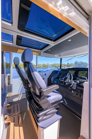 Sea Nn Me III Yacht Photos Pics 2024 Nimbus C-11 - Helm