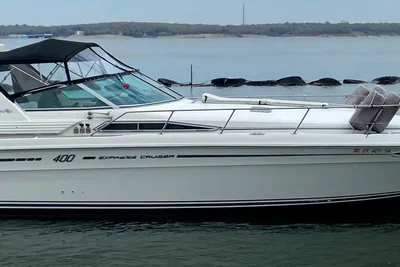 Sea Ray 400 Express Cruiser