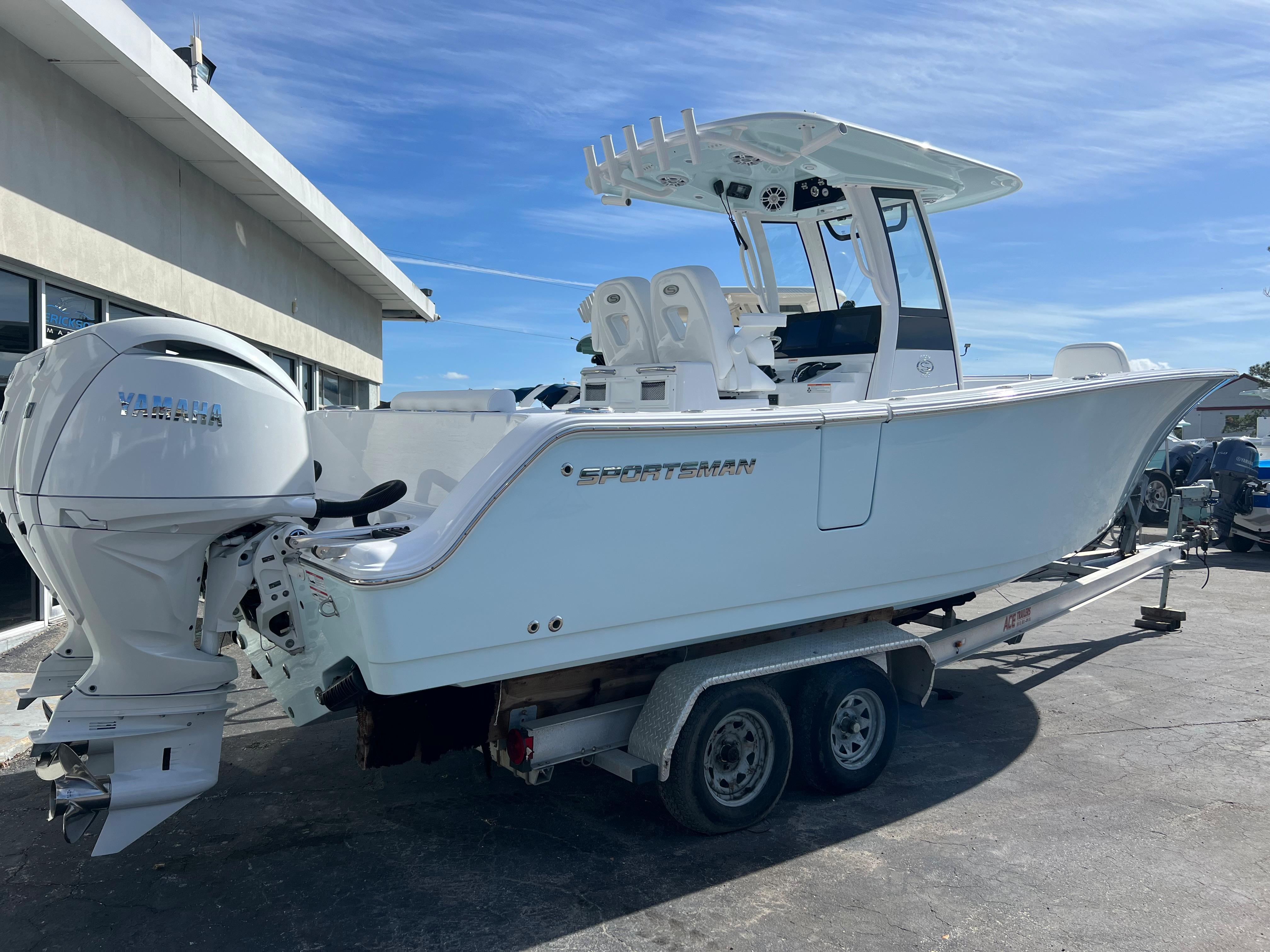 Open 262 Center Console · Features