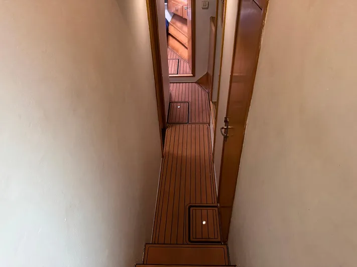 Reel Outlaw Yacht Photos Pics Narrow wooden hallway inside 1998 Richards Yachts Custom Flybridge Sportfish.