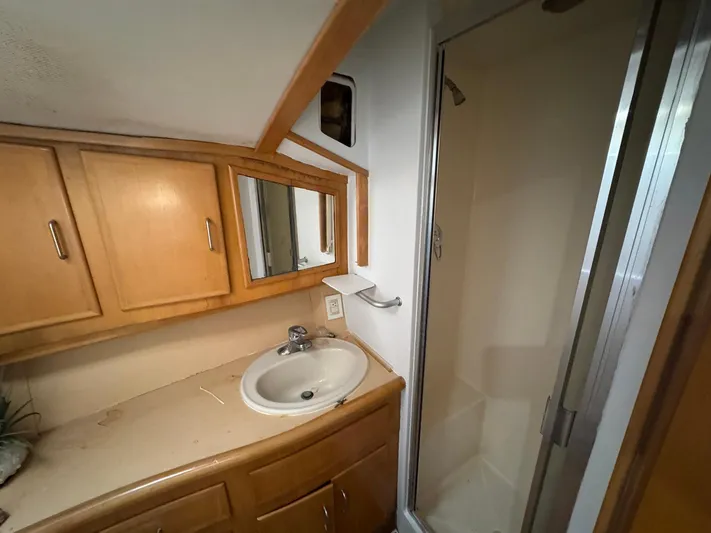 Reel Outlaw Yacht Photos Pics Bathroom interior of 1998 Richards Yachts Custom Flybridge Sportfish with sink and shower.