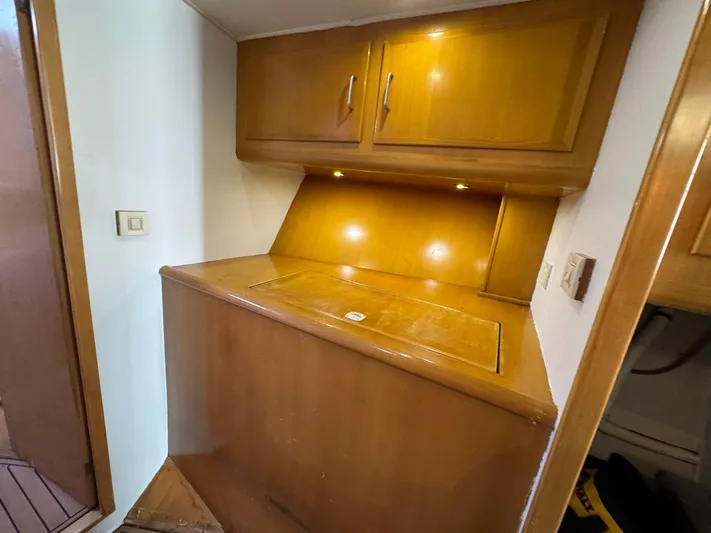 Reel Outlaw Yacht Photos Pics Wooden cabinetry in 1998 Richards Yachts Custom Flybridge Sportfish interior.