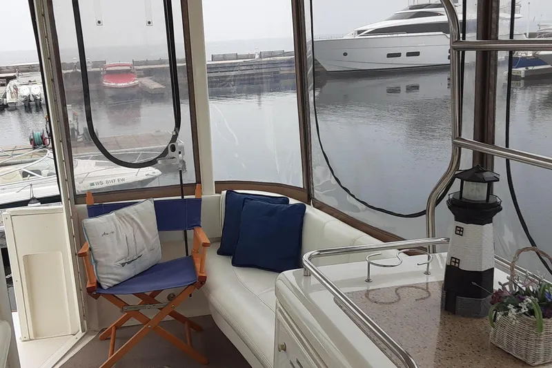 Cato Yacht Photos Pics Interior of 2003 Cruisers Yachts 4050 Express with seating and marina view.