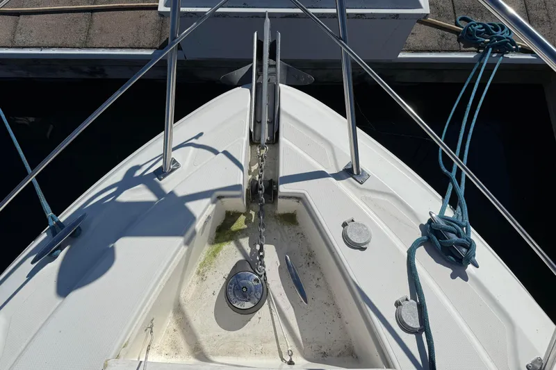 Cato Yacht Photos Pics Bow of 2003 Cruisers Yachts 4050 Express with anchor and blue ropes.