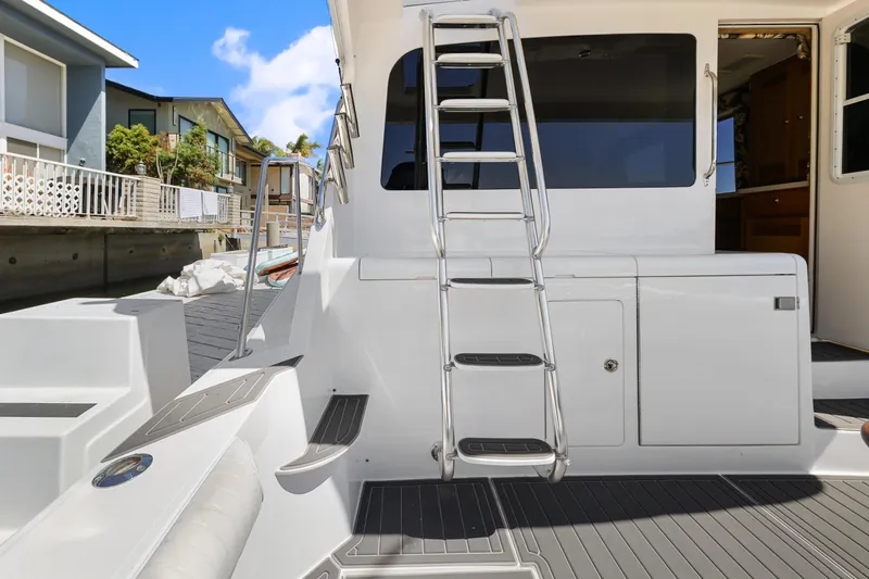 Legacy Yacht Photos Pics 2004 Cabo 40 Flybridge Convertible yacht with ladder and open cabin door.