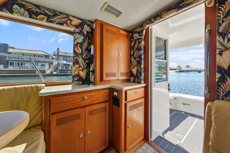 Legacy Yacht Photos Pics 