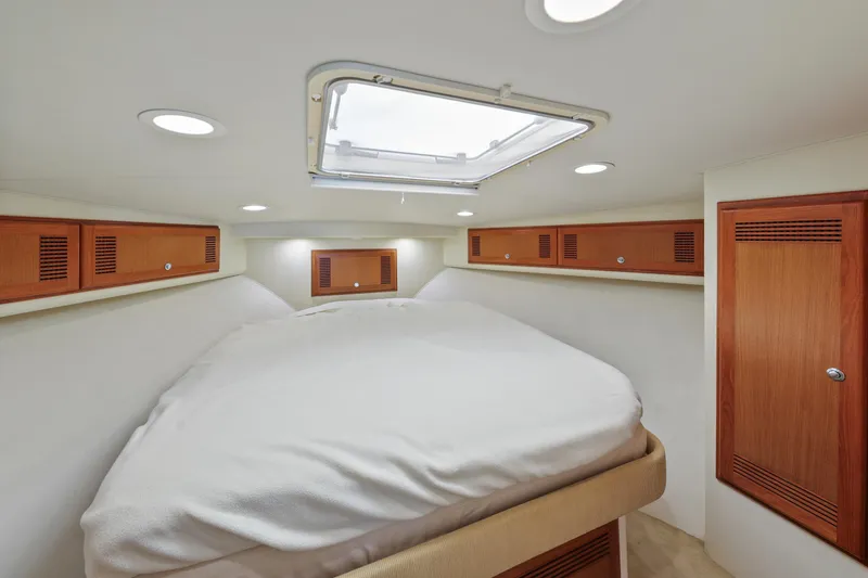 Legacy Yacht Photos Pics 