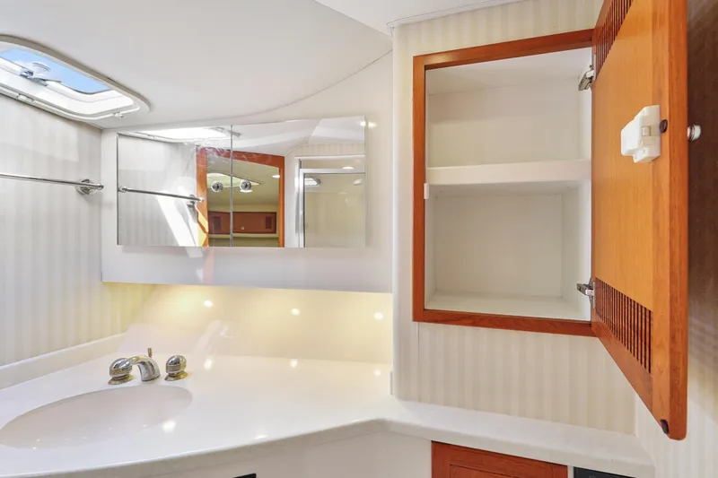 Legacy Yacht Photos Pics 