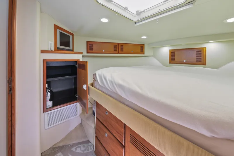 Legacy Yacht Photos Pics 