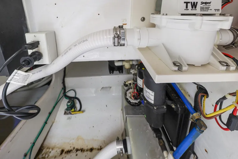 Legacy Yacht Photos Pics 