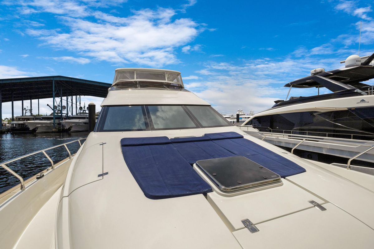 2009 Marquis 64 