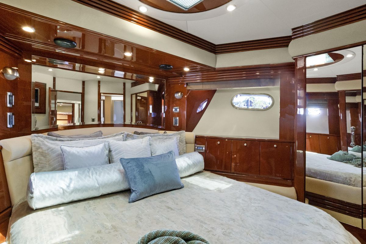 2009 Marquis 64 