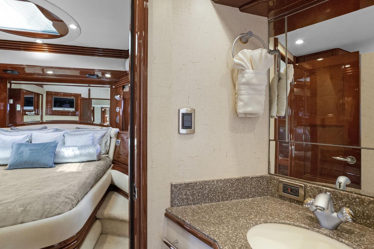 2009 Marquis 64 