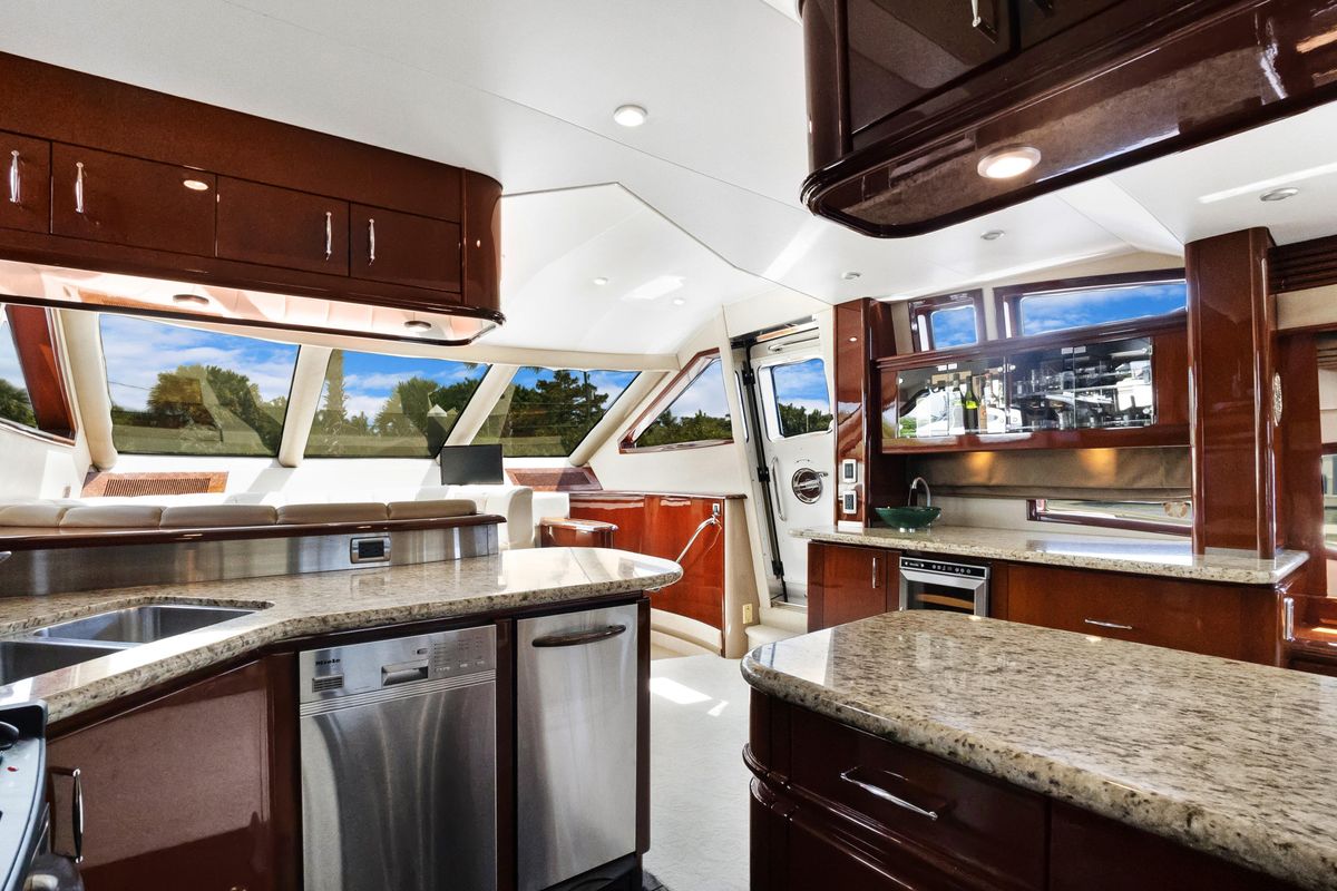 2009 Marquis 64 
