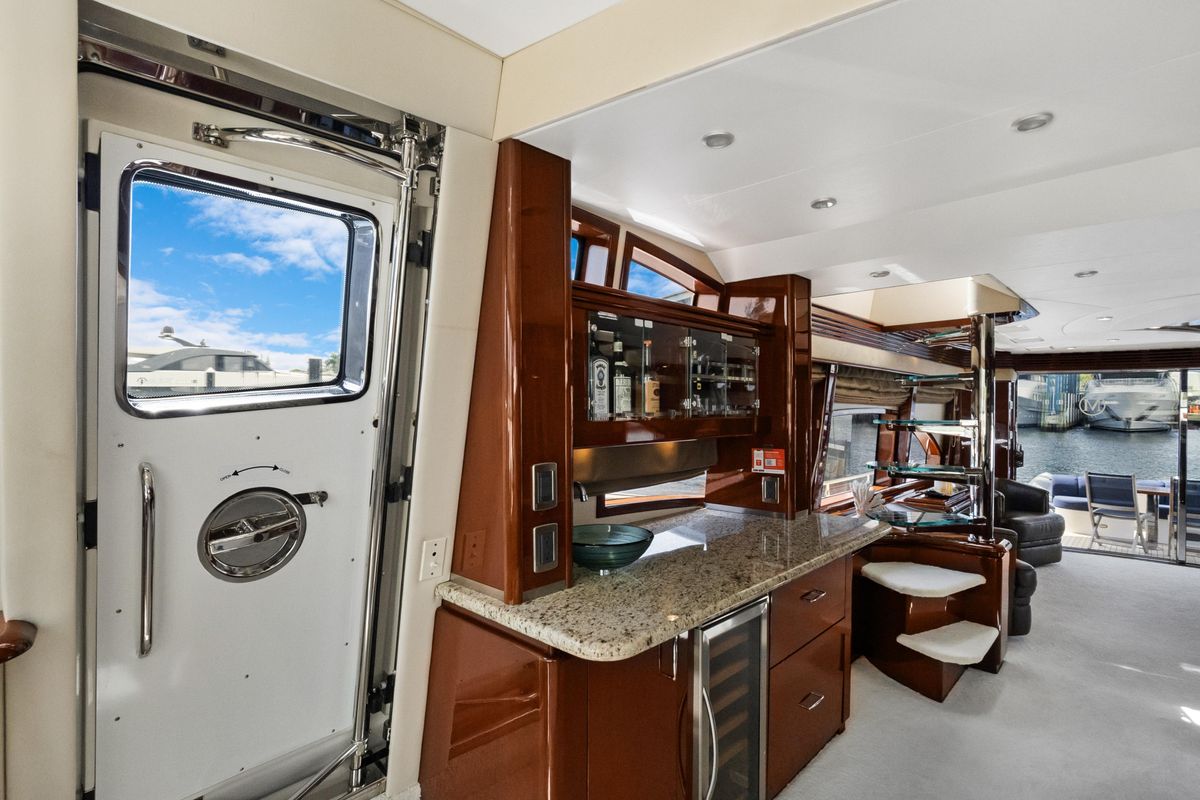 2009 Marquis 64 