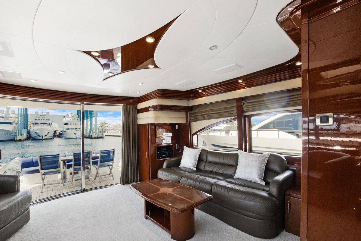 2009 Marquis 64 