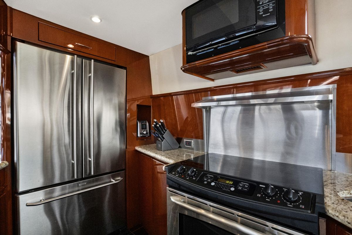 2009 Marquis 64 