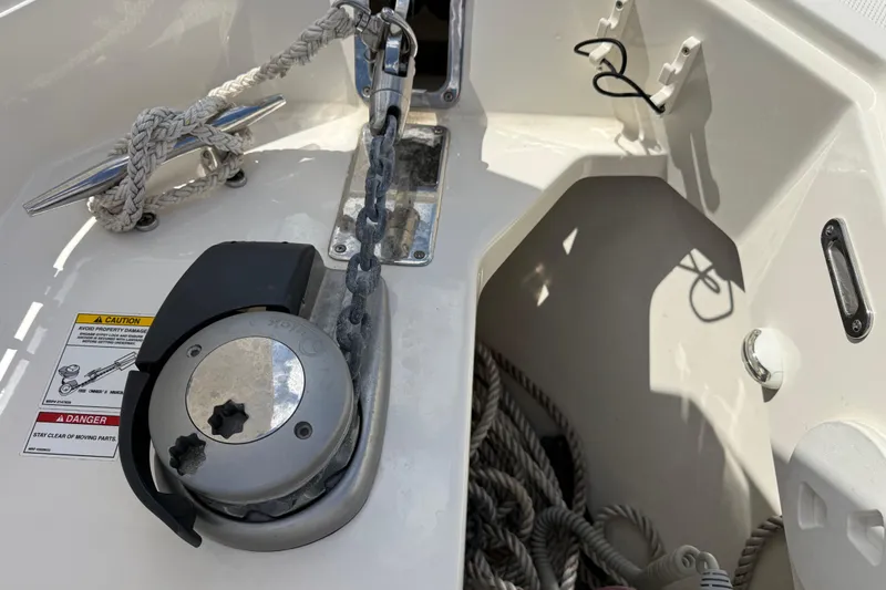  Yacht Photos Pics 2017 Boston Whaler 420 Outrage anchor system with chain and rope details.