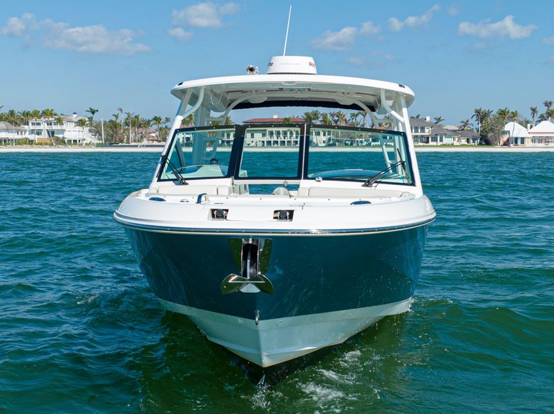 2022 Boston Whaler 320 Vantage