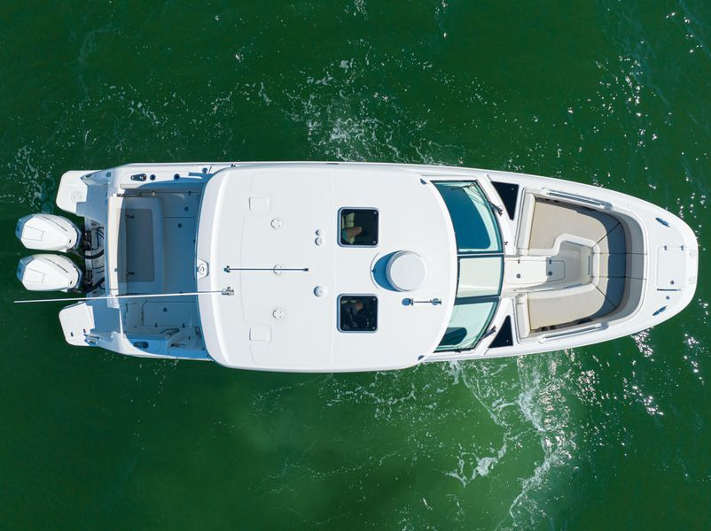 2022 Boston Whaler 320 Vantage