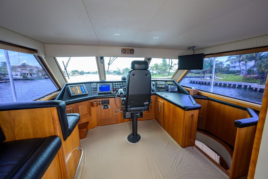 1992 Hatteras 65 Enclosed Bridge