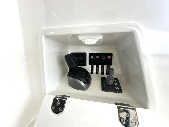  Yacht Photos Pics 2022 Prestige Yachts 460 Fly