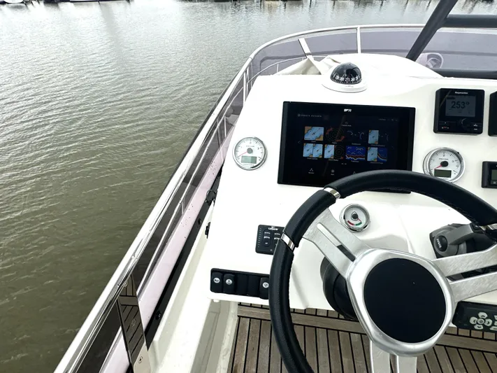  Yacht Photos Pics 2022 Prestige Yachts 460 Fly