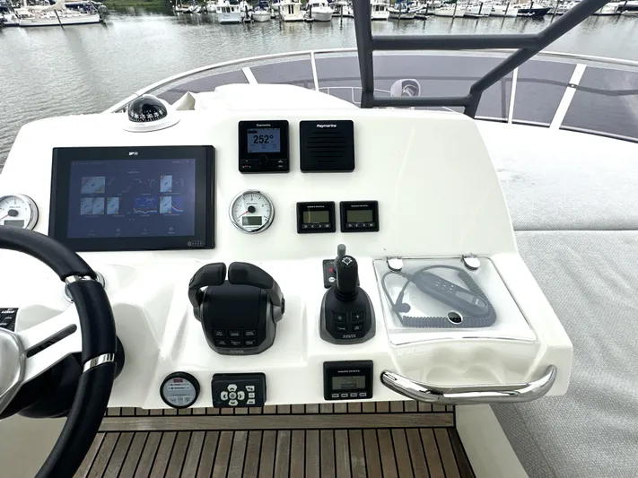  Yacht Photos Pics 2022 Prestige Yachts 460 Fly