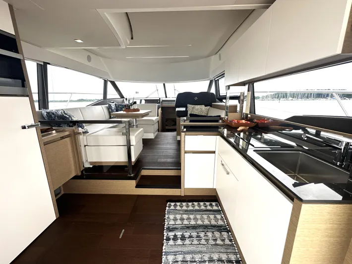  Yacht Photos Pics 2022 Prestige Yachts 460 Fly