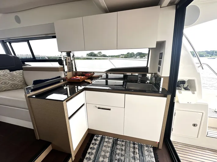  Yacht Photos Pics 2022 Prestige Yachts 460 Fly