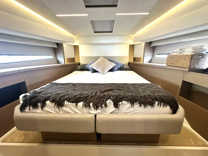  Yacht Photos Pics 2022 Prestige Yachts 460 Fly