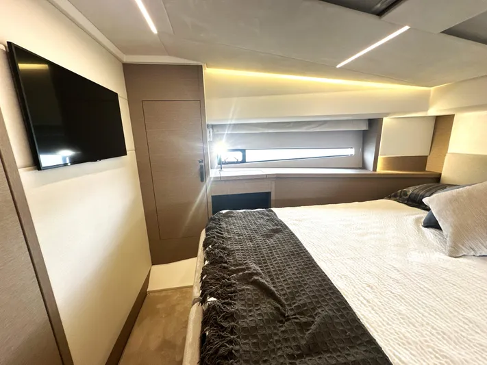  Yacht Photos Pics 2022 Prestige Yachts 460 Fly