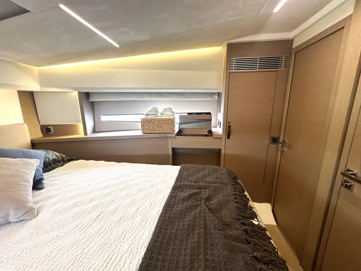  Yacht Photos Pics 2022 Prestige Yachts 460 Fly