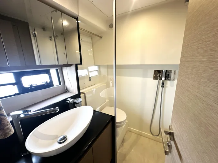  Yacht Photos Pics 2022 Prestige Yachts 460 Fly