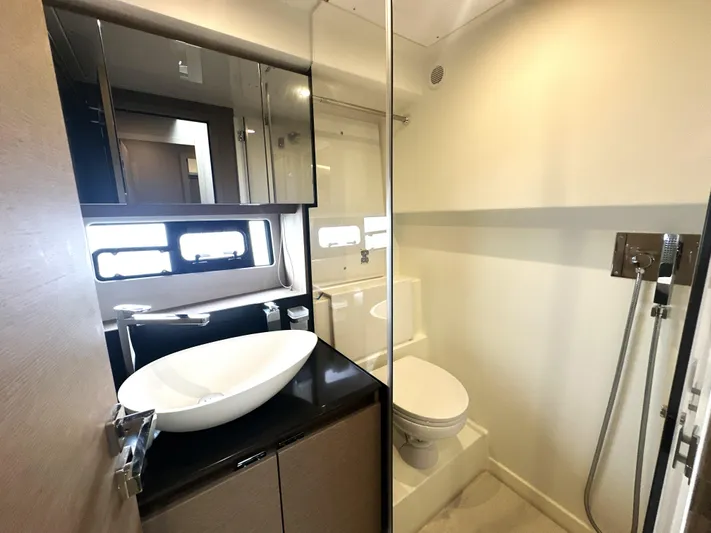  Yacht Photos Pics 2022 Prestige Yachts 460 Fly